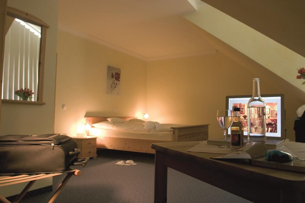 Hotel Und Landgasthof Zum Bockshahn Spessart  Exterior foto