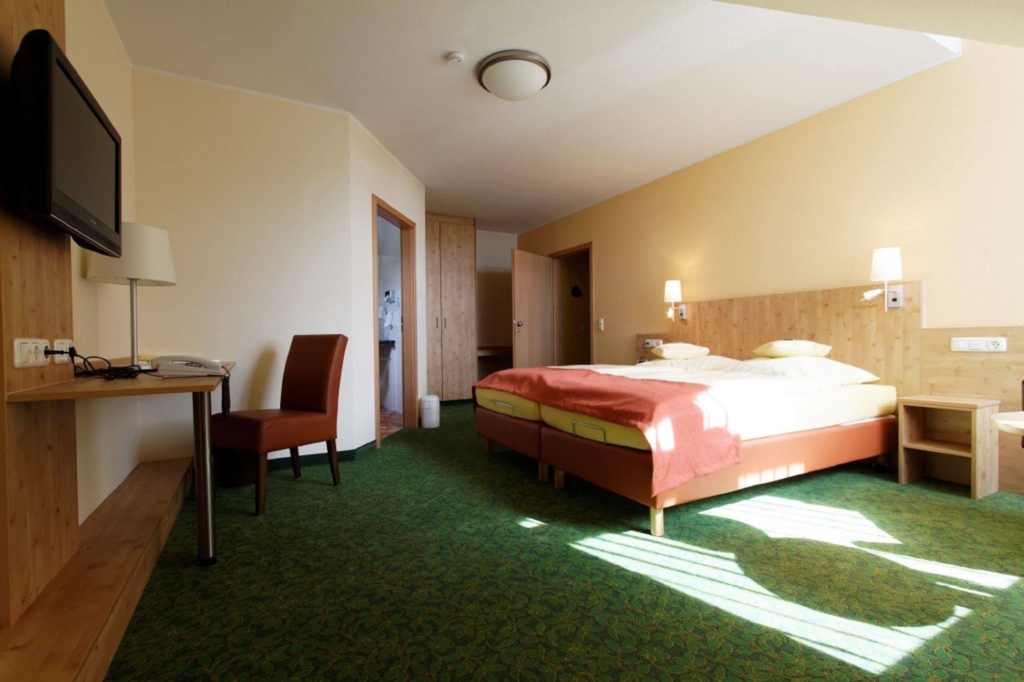 Hotel Und Landgasthof Zum Bockshahn Spessart  Exterior foto