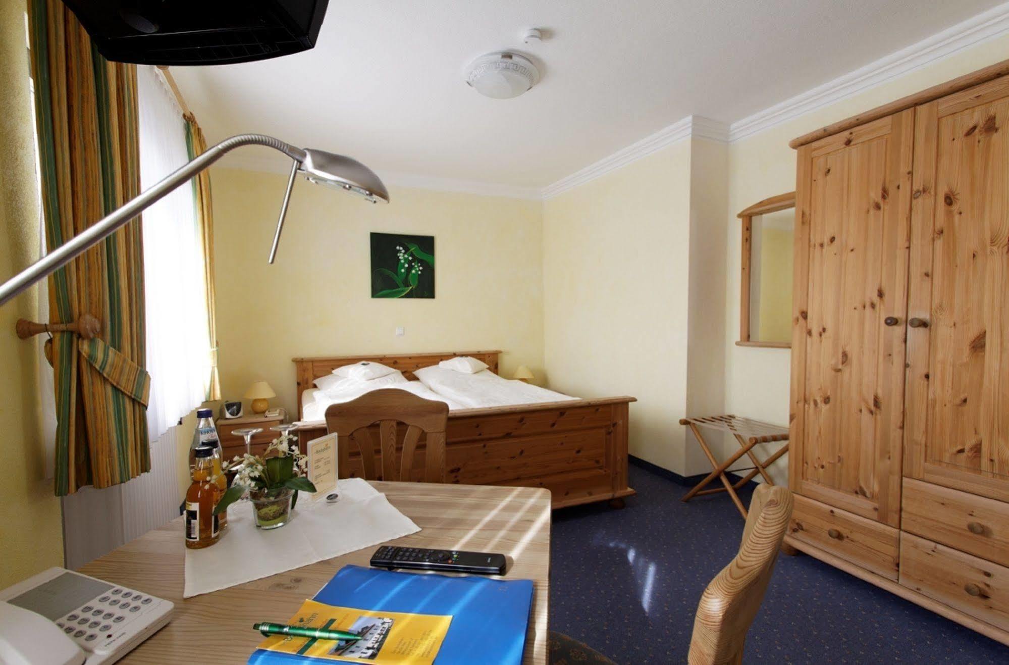 Hotel Und Landgasthof Zum Bockshahn Spessart  Exterior foto